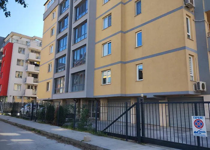 Happy Apartment & Free Breakfast - Mladost