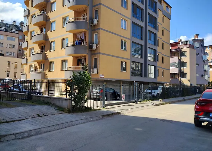 Happy Apartment & Free Breakfast - Mladost